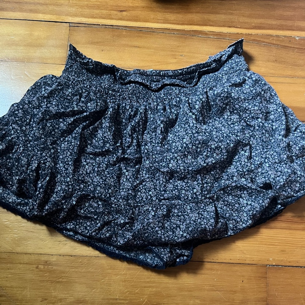 Pattern skirt with shorts under